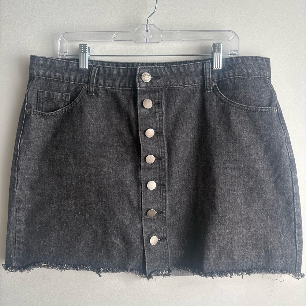 Mud Pie Black Denim Button‎ Front Mini Skirt Raw Hem Size Large